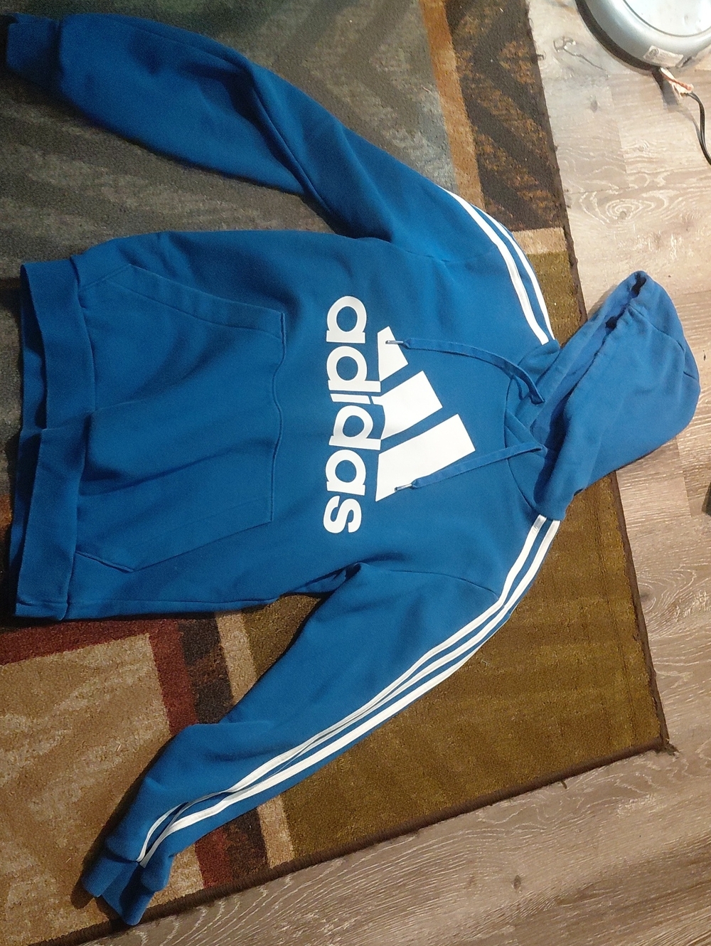 Mismatch: Image shows a top (hoodie) not bottoms
